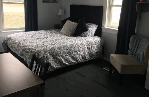 Centre Hastings House | Cozy room with Private Bath in a Cottage Style Home