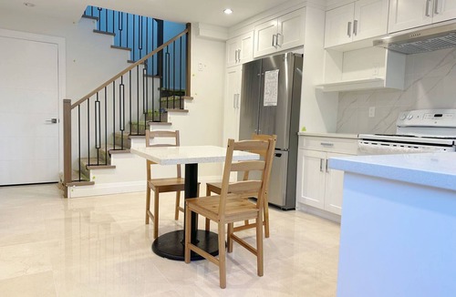 Arbutus Ridge House | Cozy second-floor room for staying (E)