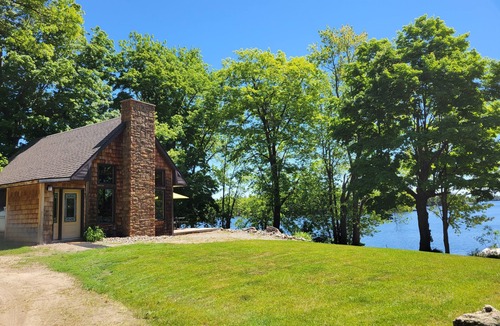 Sharbot Lake Cottage | Cozy Sharbot Lake Cottage