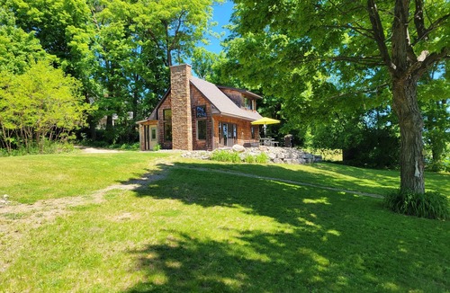 Sharbot Lake Cottage | Cozy Sharbot Lake Cottage