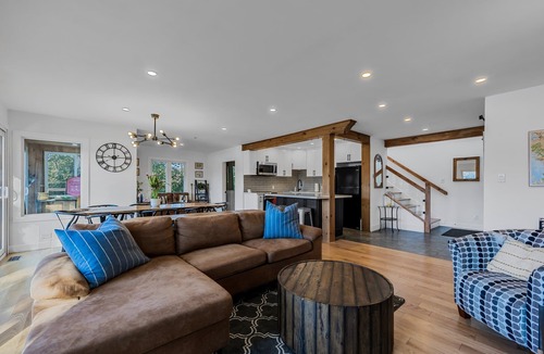 Port Carling Cottage | Cozy Shores, Hot tub and sauna, pet friendly. kayak, boating and golf