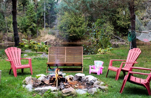 Baddow Cottage | Cozy & small waterfront cottage, dog friendly! 2 to 4 people, 2 hours from GTA