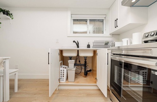 Willoughby House | Cozy & Spacious 2BR Guest Suite, Near Vancouver
