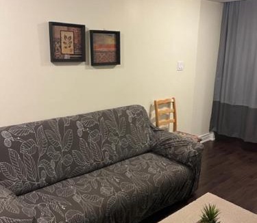 Meadowvale Village House | Cozy & Spacious Suite with Private Bathroom near Toronto Airport !