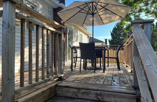 Port Weller West House | Cozy St. Catharines Bungalow: Your Home Away From Home in Niagara Region!