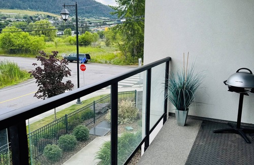Vernon Condo | Cozy studio apartment seconds to Okanagan Lake!