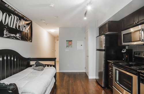 Bathurst Quay House | Cozy Studio in the heart of Toronto