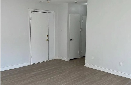 Thorncliffe Park Apartment | Cozy Studio Retreat in Leaside