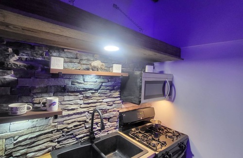 Town of Aurora Apartment | Cozy studio with indoor hot tub