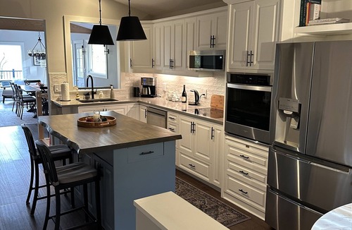 Huntsville Ski Chalet | Cozy, stylish 4-season chalet with private beach access and walk to skiing!