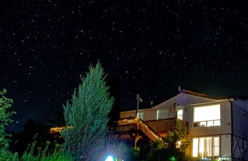 Roseneath Cottage | Cozy Sunset Cottage Overlooking Rice Lake