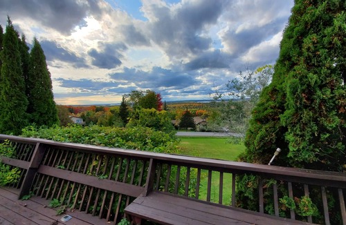 Roseneath Cottage | Cozy Sunset Cottage Overlooking Rice Lake