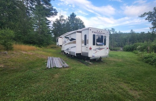 Greater Madawaska RV Rental | Cozy trailer right on the Madawaska River