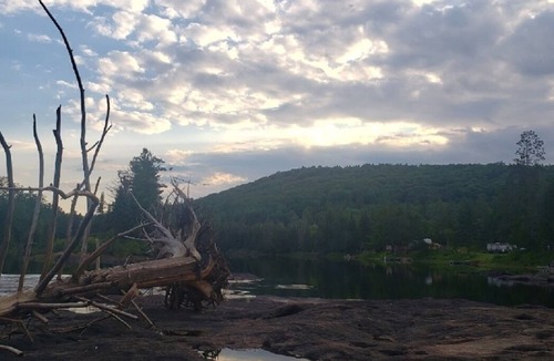 Greater Madawaska RV Rental | Cozy trailer right on the Madawaska River