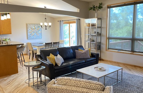 Rochester House | Cozy tranquility 6mi from Mayo 4bed/3bath