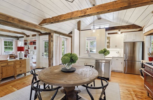 Wayzata House | Cozy two-bedroom cottage - five minutes walk to Wayzata and Lake Minnetonka