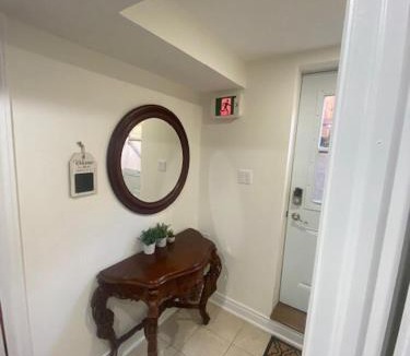 Meadowvale Village Apartment | Cozy Two-Bedroom Luxury Suite near Toronto Airport