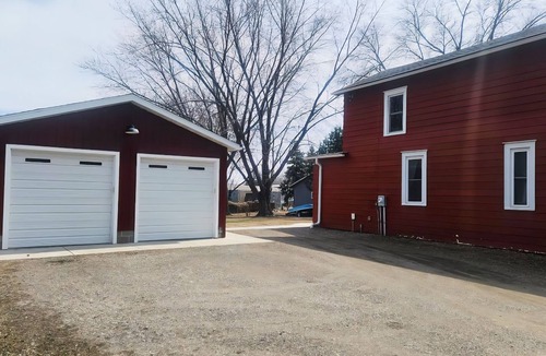 Norwood House | Cozy updated 3-bedroom house, pet friendly, wifi, covered porch, firepit & yard!