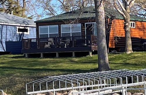 Osakis Cabin | Cozy year round cabin on Lake Osakis with game room, deck and kayaks!