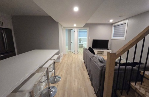 Rosemount Apartment | Cozy2Bedroom Basement Apartment.5mins walk2key amenities & malls.Family-friendly