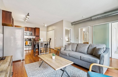 Mill District Apartment | CozySuites 2BR Mill District with pool, gym #04