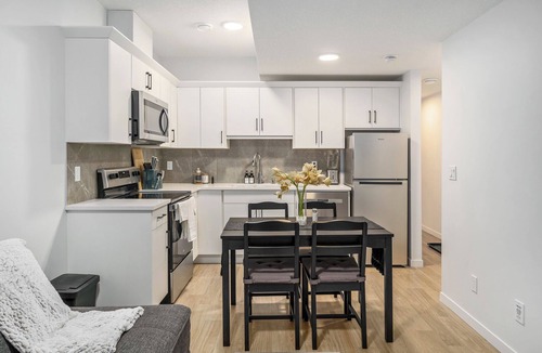 Southeast Calgary Apartment | CozyWolf (New 2 Bedroom Suite)