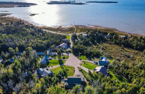 South Bruce Peninsula House | Craftsman Cottage With Hot Tub Near Beach