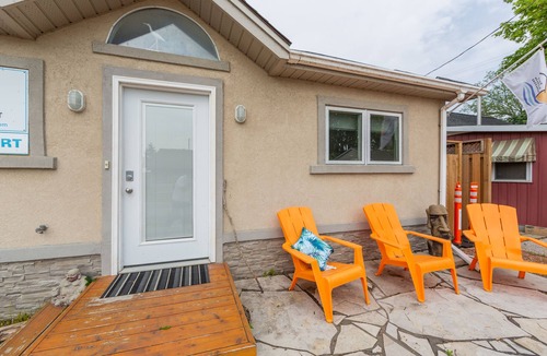Central Elgin Cottage | Crane on Bessie - only a few minutes walk to the Beach!