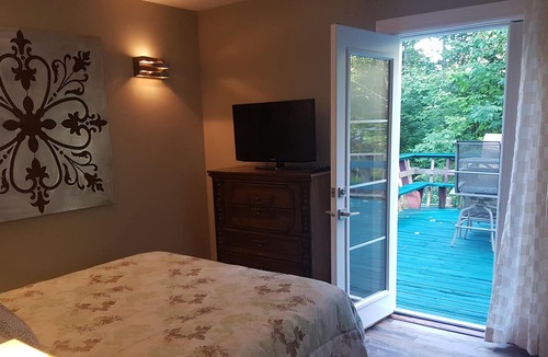 Balm Beach House | Creek Chalet at Balm Beach with Hot Tub & Sauna