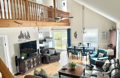 Bluewater Cottage | Crest Beach Lake House: 4-Season Getaway Between Bayfield and Grand Bend!