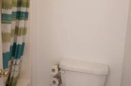 Chapleau House | Crestview Guest House - Crestview Guest House - 2 Double Beds B10