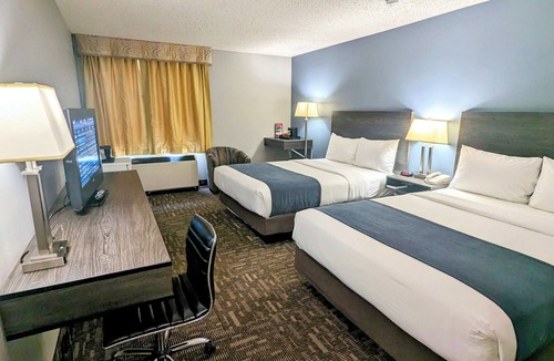 Hinton Hotel | Crestwood Hotel