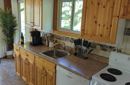 Magnetawan Cottage | Croft Cove Cottage - Cozy Waterfront Oasis