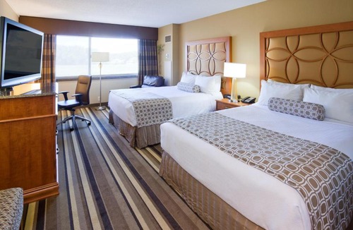 Plymouth Hotel | Crowne Plaza Minneapolis West by IHG