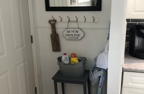 Crystal Beach House | Crystal Cambridge Cottage - 5 min walk to the beach & local eateries!
