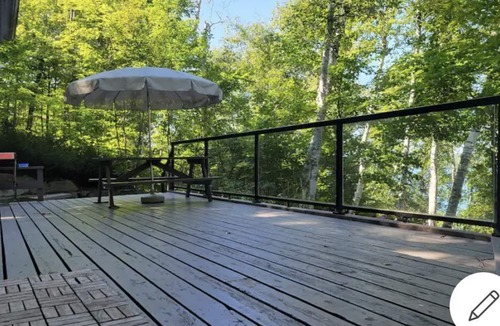Machar Cottage | Crystal Clear Waterfront Cottage with a View