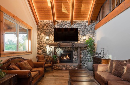 Langley Cabin | Custom Gorgeous New Chalet style cabin