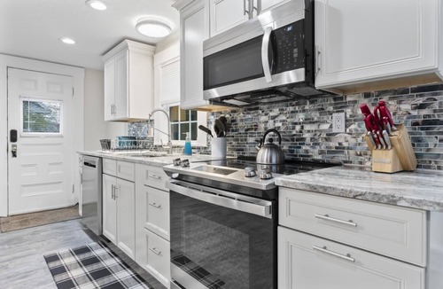 Ogunquit House | Cute and Cozy Cape in the Heart of Ogunquit Center