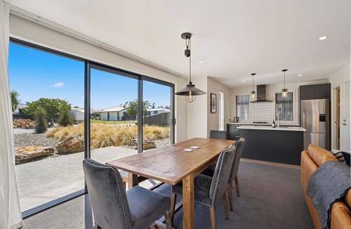 Lowburn House | Dancing Tussock Escape - Cromwell Holiday Home