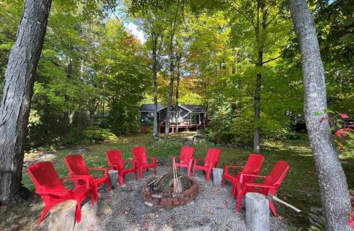 Hastings Highlands House | Dawson Loop Inn 3BR Lakefront Chalet Style Cottage