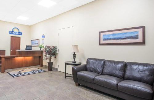 Endion Hotel | Days Inn by Wyndham Duluth Lakewalk