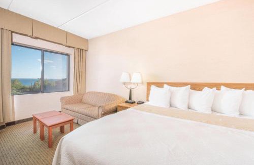 Endion Hotel | Days Inn by Wyndham Duluth Lakewalk