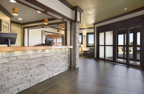 High Level Hotel | Days Inn by Wyndham High Level