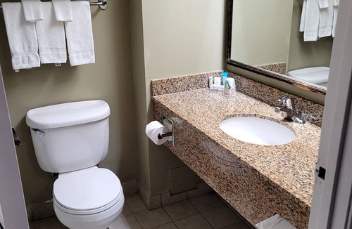 Ramara Hotel | Days Inn by Wyndham Orillia