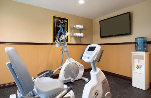 Renfrew Hotel | Days Inn by Wyndham Renfrew Conference Centre