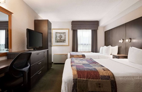 Renfrew Hotel | Days Inn & Conference Centre by Wyndham Renfrew