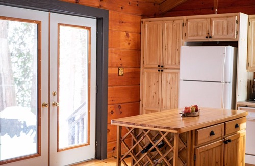 Deer Bay Cottage | Deer Bay Chalet - Kawartha Lakes waterfront Cottage