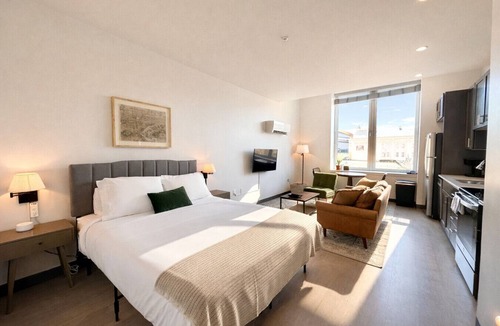 Westown Apartment | Deer District Studio Apt - One Block from Fiserv and Baird