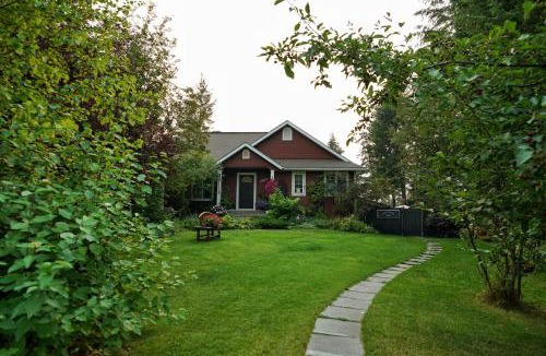 Golden Bed & Breakfast | Deer Ridge B&B