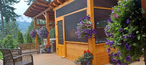 Golden Bed & Breakfast | Deer Ridge B&B